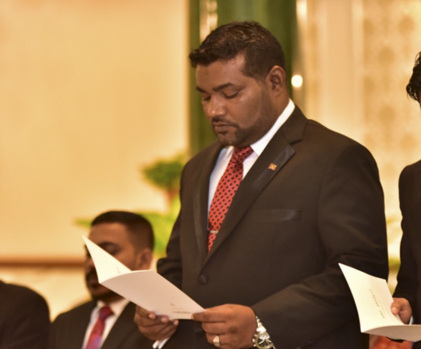 ހައިކޯޓުގެ ހިންގުން ވަގުތީގޮތުން ފަނޑިޔާރު ފައިސަލް އާއި ޙަވާލުކޮށްފި